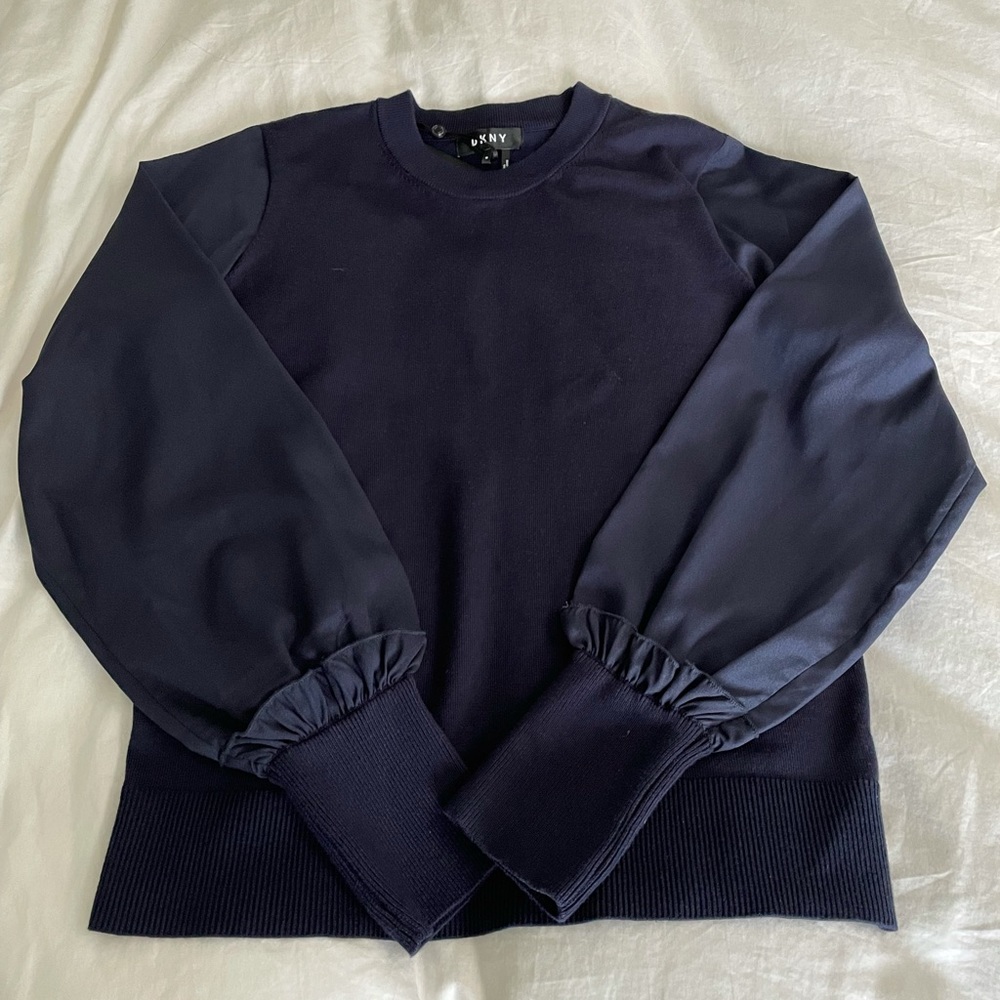 💖 DKNY Pullover Top